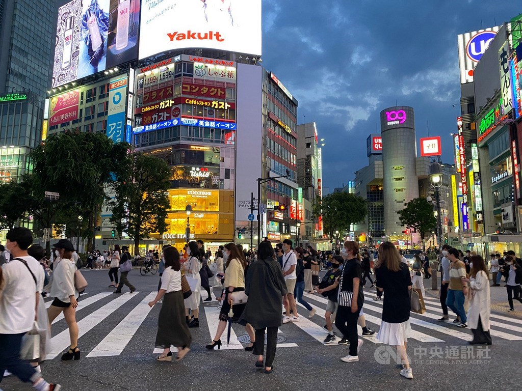 東京實施至17日的餐飲店提早打烊措施延至明年1月11日，配合的店家可獲100萬日圓補貼。 圖：中央社提供
