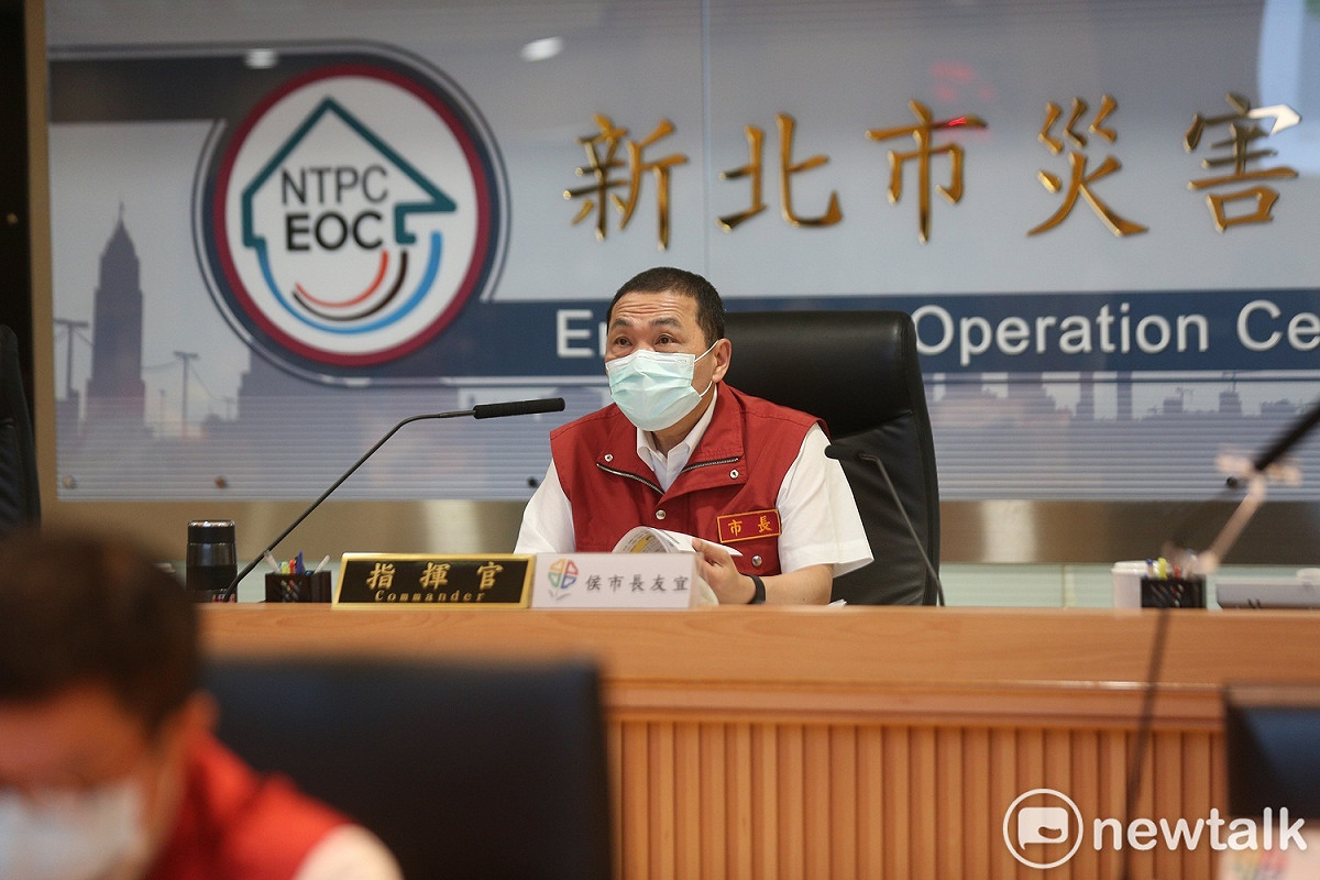 侯友宜宣布，新北市校園自6/22起恢復開放，但仍須遵守3級防護及健康5原則。 圖：林昀真/攝