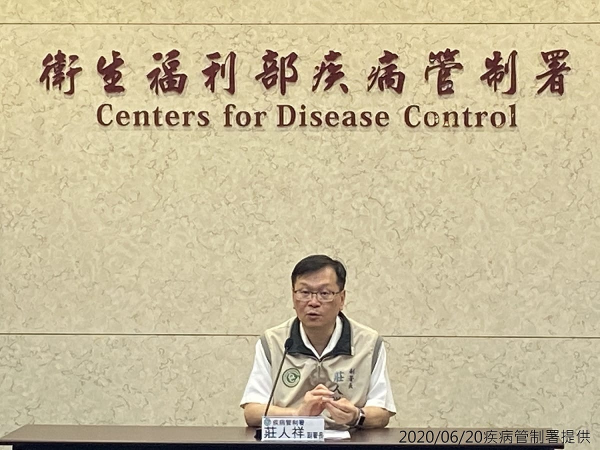 疾病管制署副署長莊人祥說明今（20）日說明，國內出現今年首3例日本腦炎病例，籲請民眾出入高風險場所加強防蚊，並按時帶幼兒接種疫苗 圖：疾管署/提供