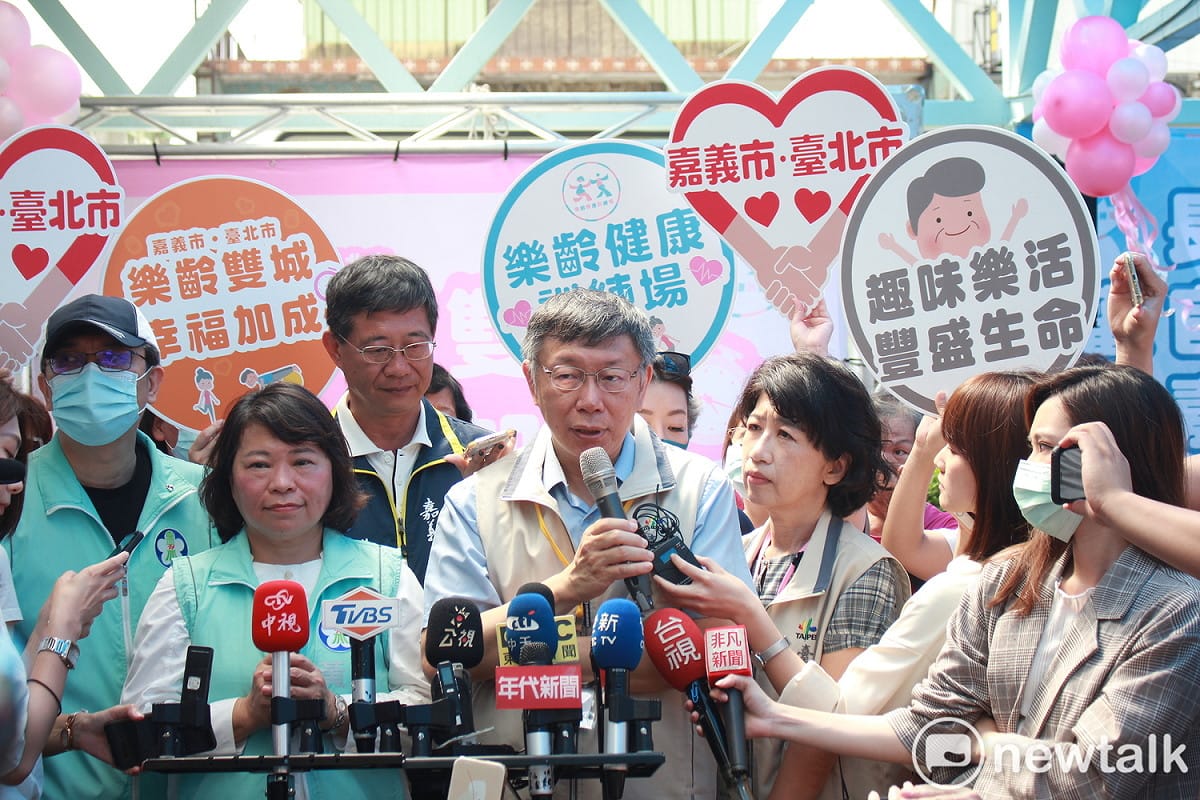 台北市長柯文哲攜妻子陳佩琪前往嘉義市參訪，嘉義市長黃敏惠。 圖：周煊惠 / 攝