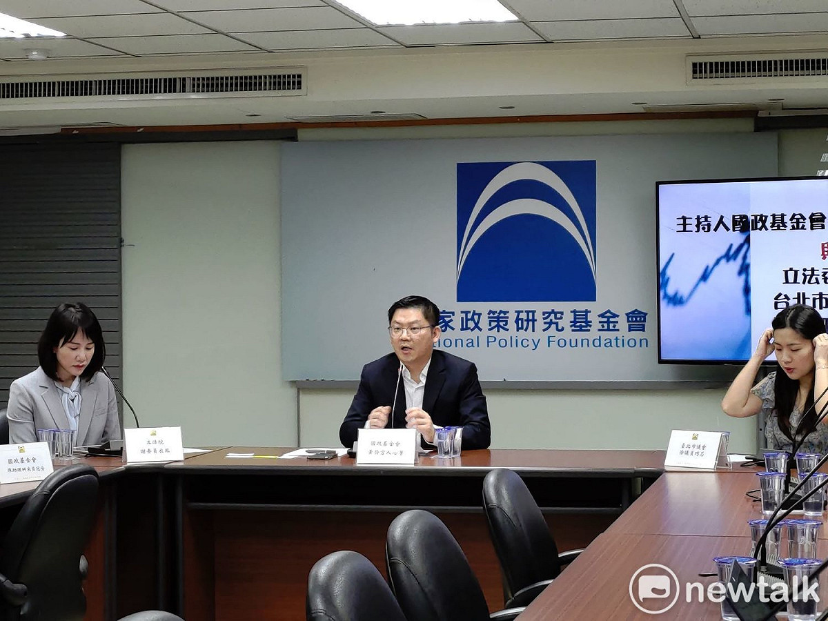 國民黨智庫、國家政策研究基金會公布政黨支持度民調。 圖：黃建豪/攝