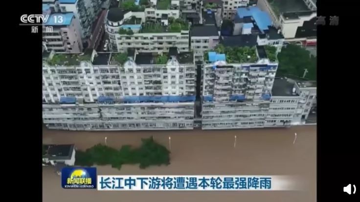 長江中下游22日起至25日遭遇今年入汛以来最強降雨，暴雨將橫掃10省市區。 圖：翻攝央視