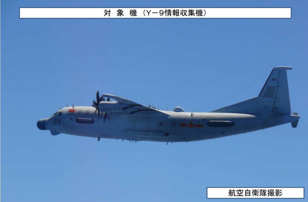 日防衛省統合幕僚監部稱22日發現1架中國「運9」偵察機飛入日本海一帶，被清楚拍到編號24。 圖：翻攝自日防衛省統合幕僚監部