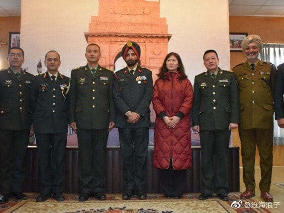 印邊境衝突之後，6月22日，中國南疆軍區司令柳林少將與印度第14軍司令辛格中將等人，在摩爾多舉行邊境會談。 圖：翻攝自黃河邊的北方姑娘推特/滄海浪子微博