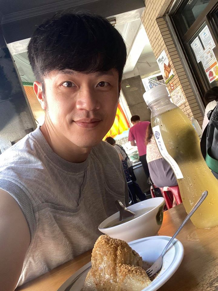 藝人焦糖哥哥陳嘉行在臉書的留言遭到網友炮轟。 圖：翻攝焦糖哥哥陳嘉行臉書粉絲專頁