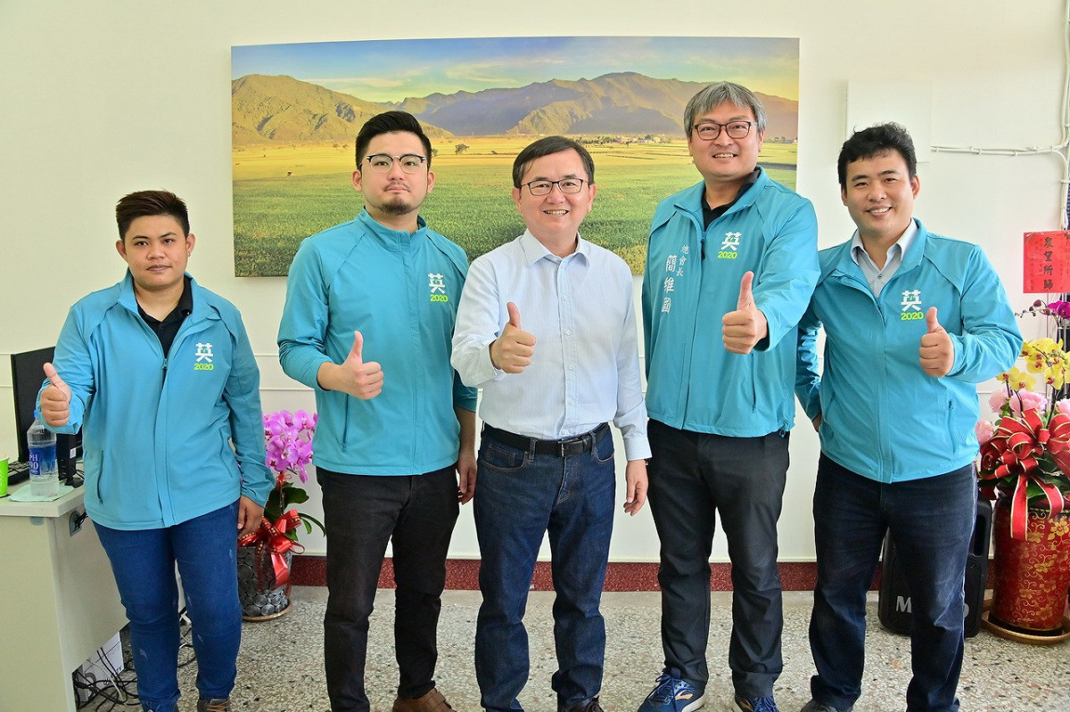 民進黨台東縣黨部整修完成，劉櫂豪感謝黨員們的幫忙。 圖：民進黨台東縣黨部／提供