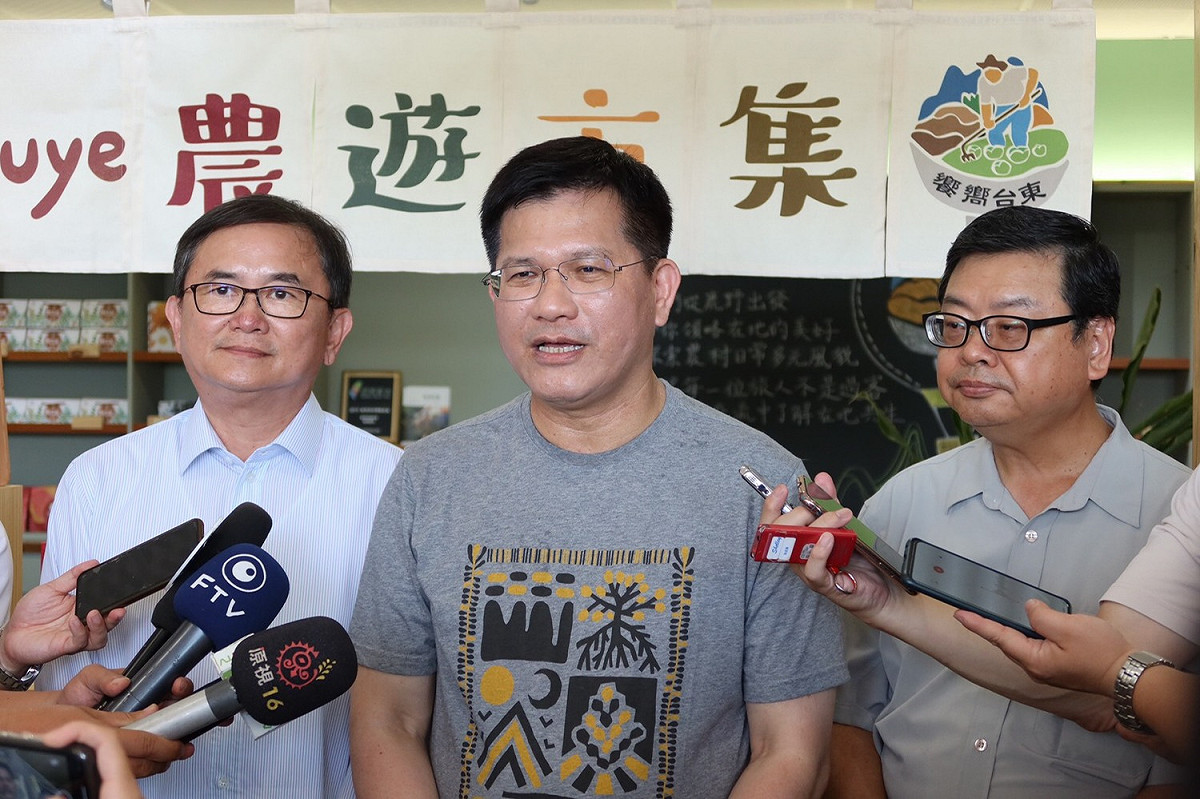 交通部長林佳龍今(23)日宣布，已向行政院提出，國內安心旅遊加碼20億。 圖：交通部觀光局/提供