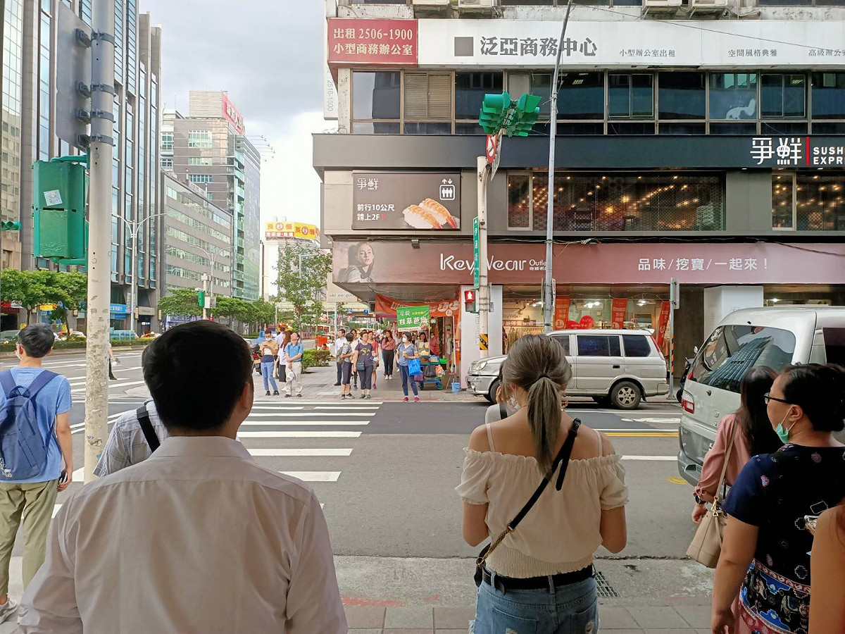 今天受到太平洋高壓持續影響，各地天氣仍然穩定、炎熱，戶外活動務必注意防曬。 圖：葉宜哲/攝