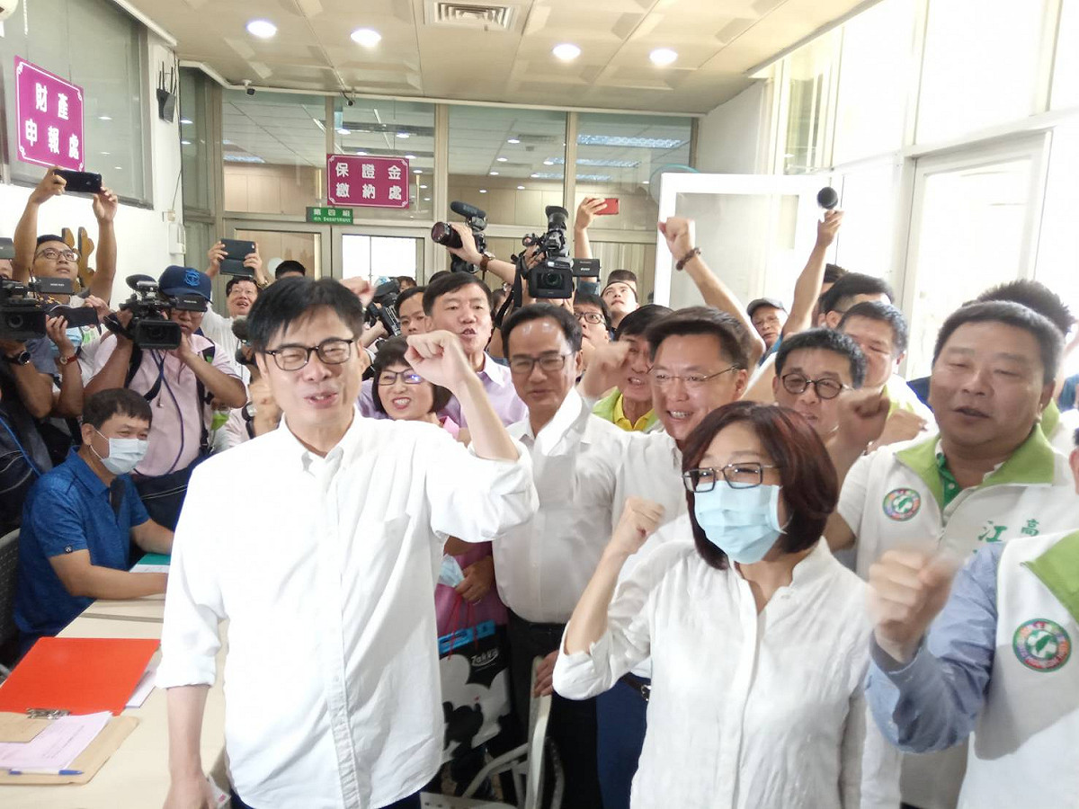 陳其邁登記參選高雄市長補選。 圖:孫家銘/攝
