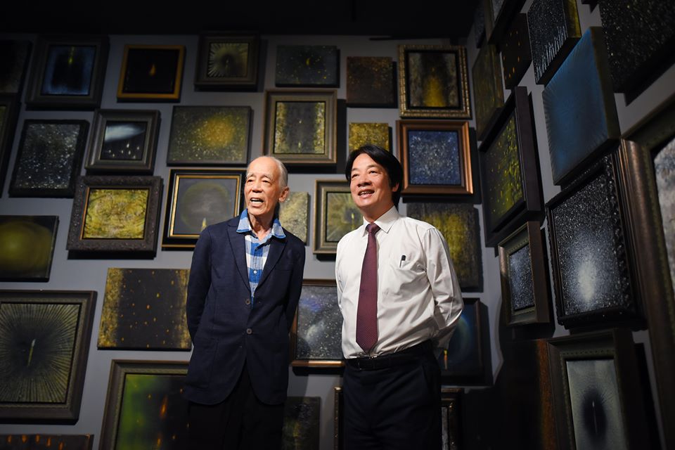 賴清德與藝術家江賢二 圖:擷取自臉書