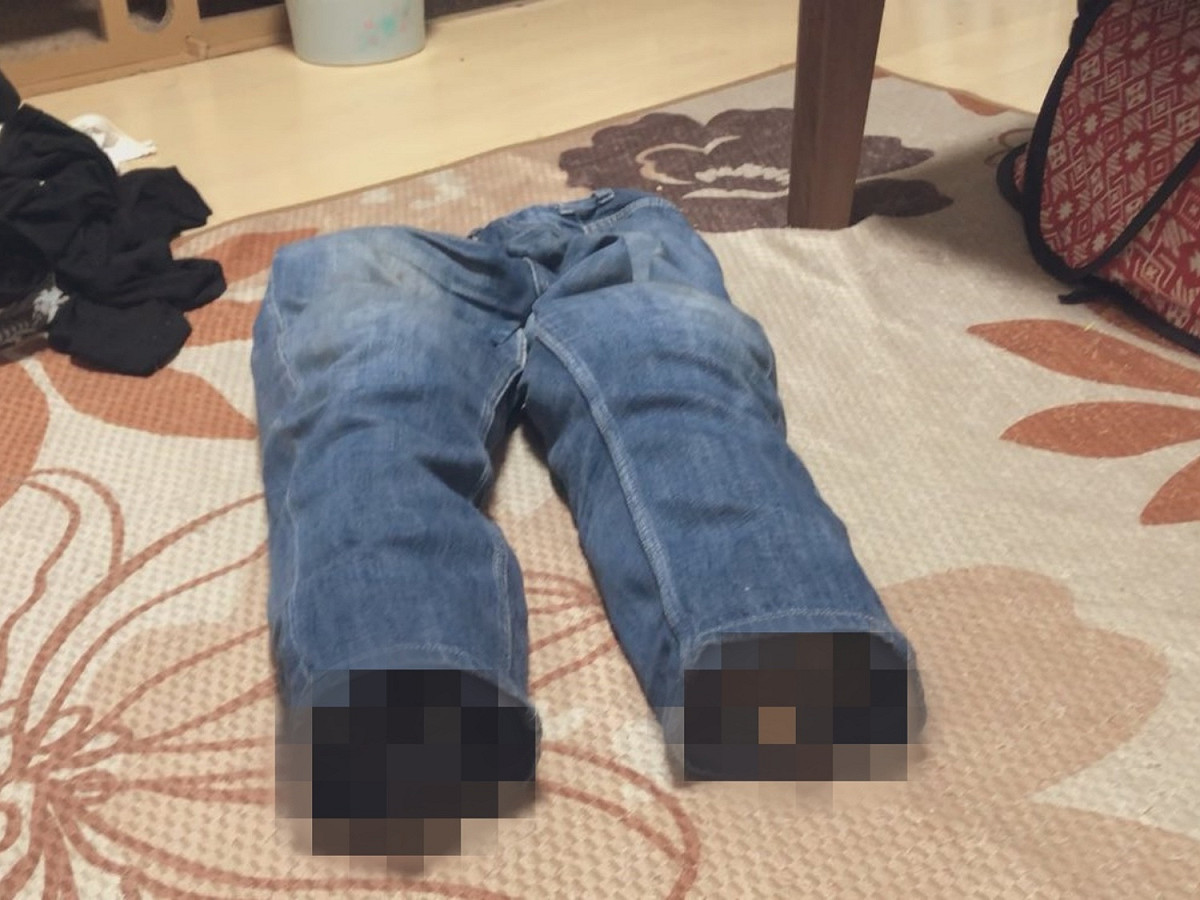 剛洗好不久的牛仔褲，似乎被什麼偷偷入侵了…… 圖／Twitter@tortoiseshell_9