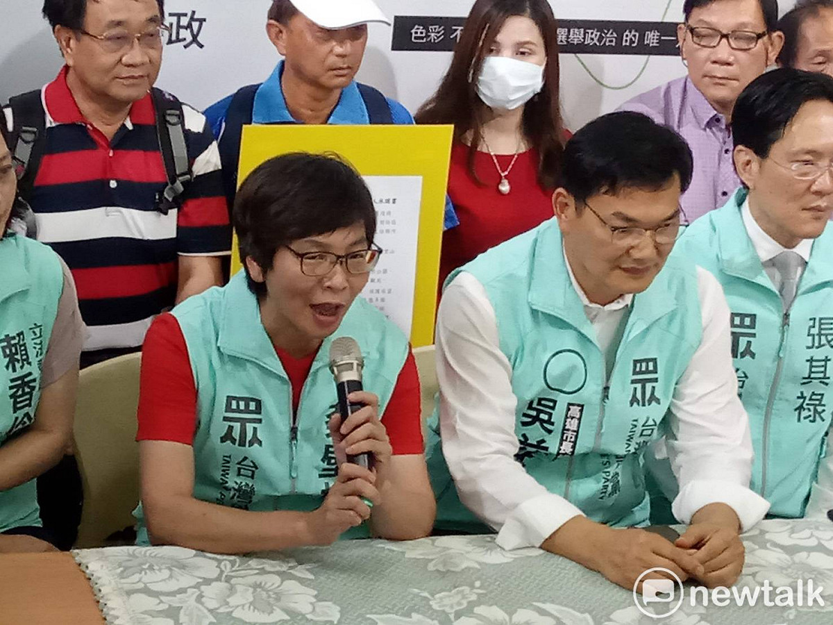民眾黨立委蔡壁如(左一)擔任高雄市長補選參選人吳益政(右二)競選團隊總幹事。 圖：孫家銘/攝