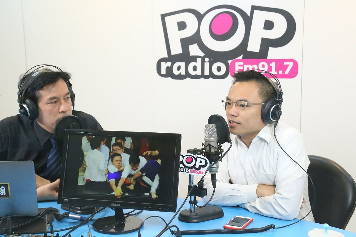 國民黨立委洪孟楷接受電台專訪。 圖：《POP撞新聞》提供