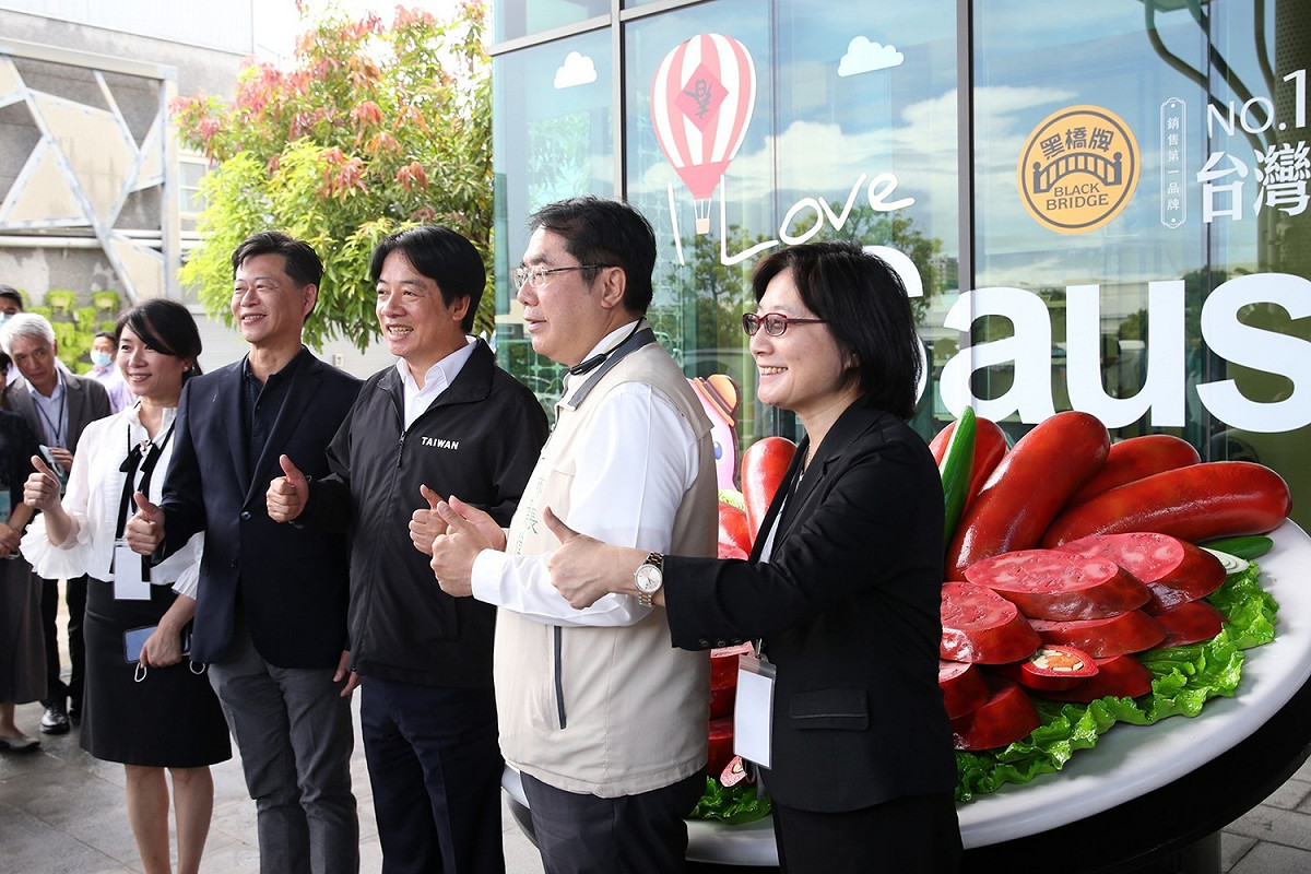 副總統賴清德與台南市長黃偉哲30日參觀台南市黑橋牌食品 圖：總統府提供