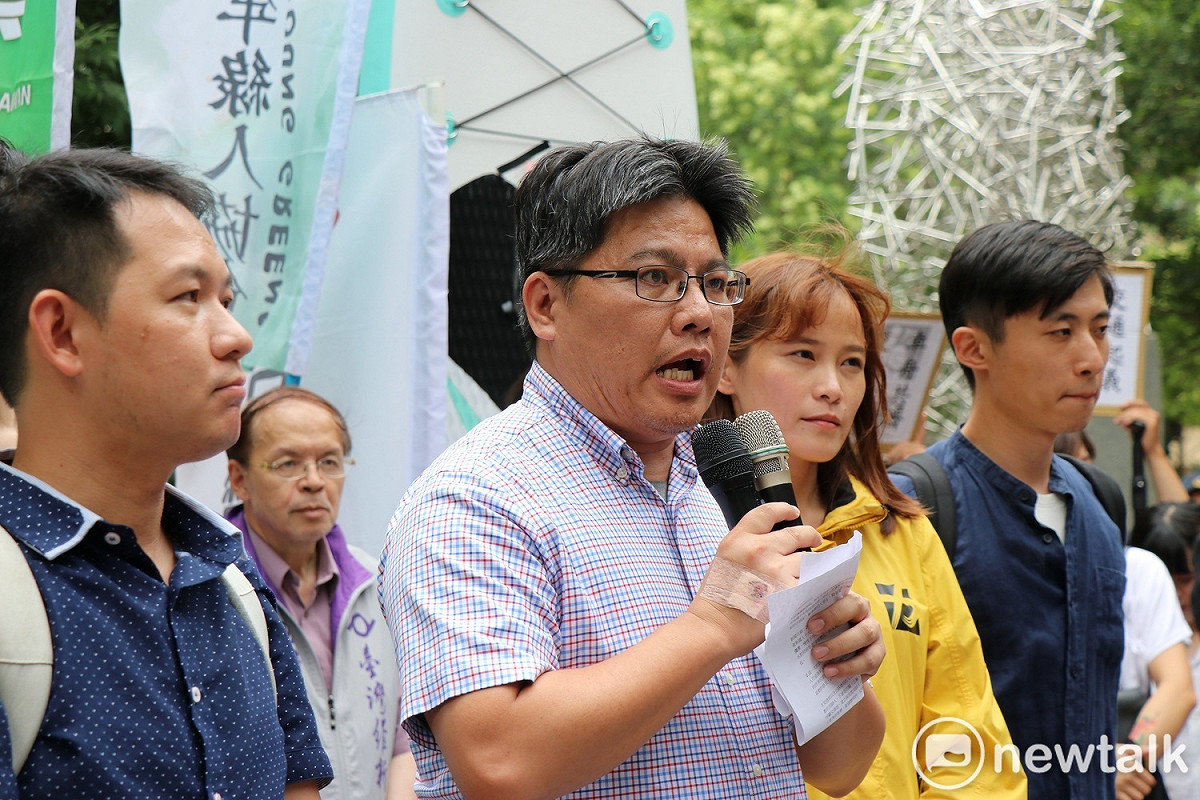 時力立委邱顯智也到場，透過自身經驗盼道路平權得以落實。 圖：謝孟華/攝