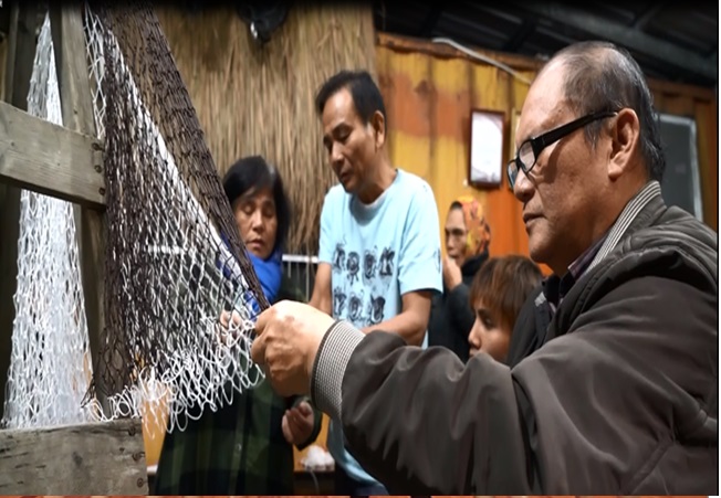 新北市原住民族部落大學「阿美族編織技藝-八卦網製作」影像教材。 圖：新北市原民局提供
