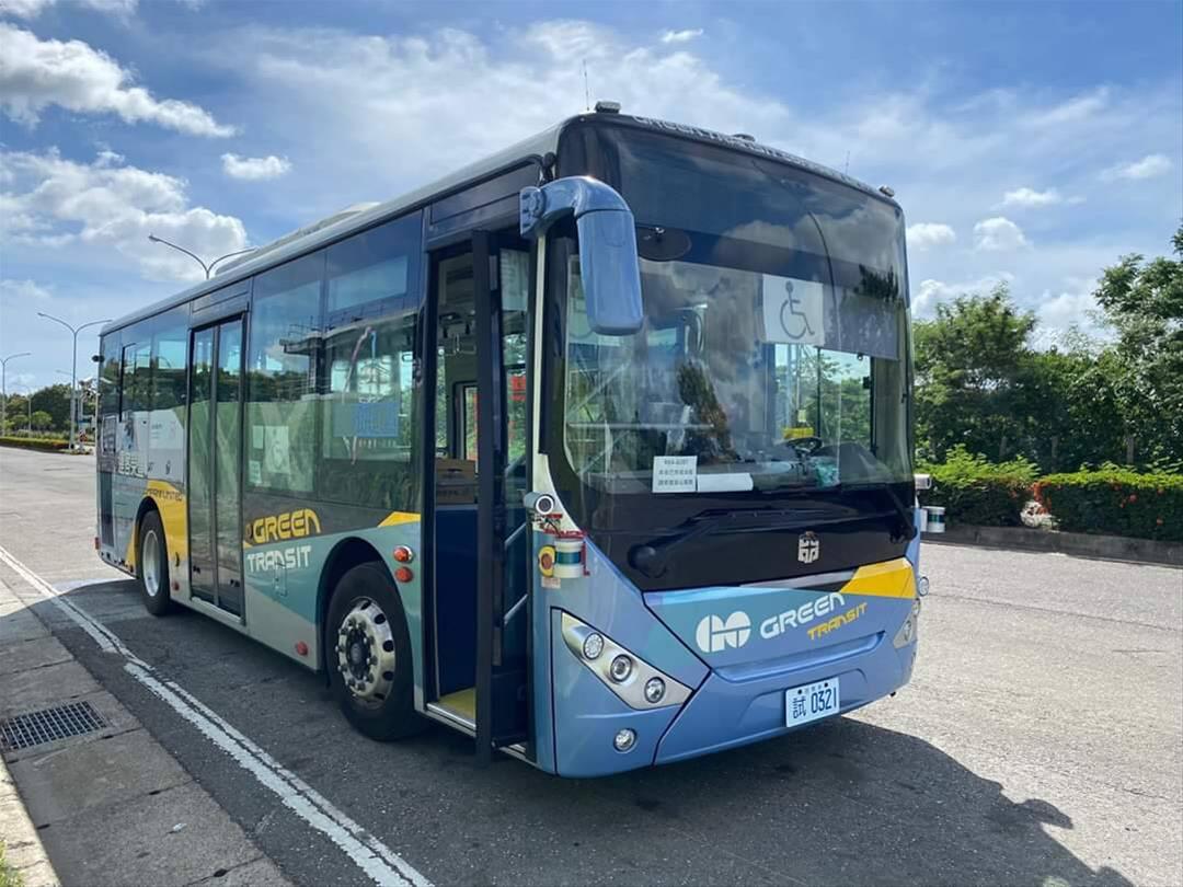 台南交通局表示，台南自駕公車已獲得監理單位核發的車牌，並且已經進入運轉測試的階段。 圖：取自台南市政府交通局網站