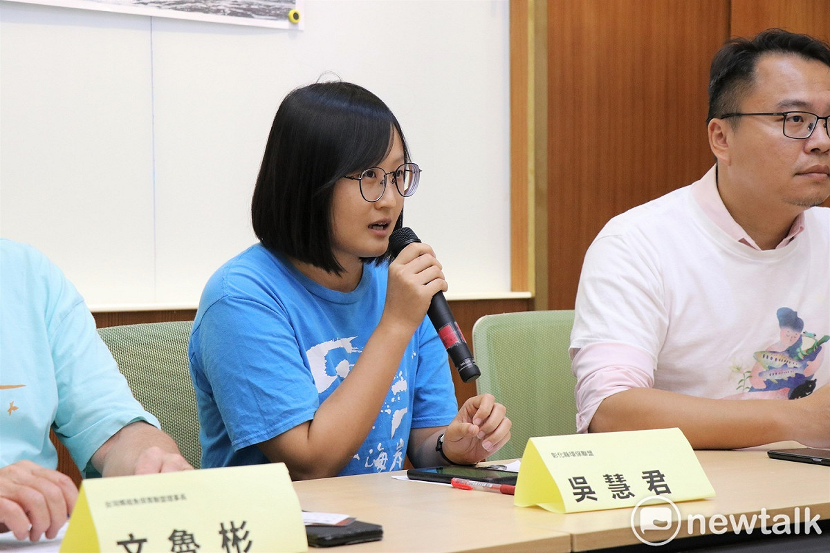 彰化縣環保聯盟執行秘書吳慧君痛批，顯然周教授認為白海豚的調查仍不足，但她卻在眾多高汙染開發案中，接受開發單位的環評調查計畫。 圖：謝孟華/攝