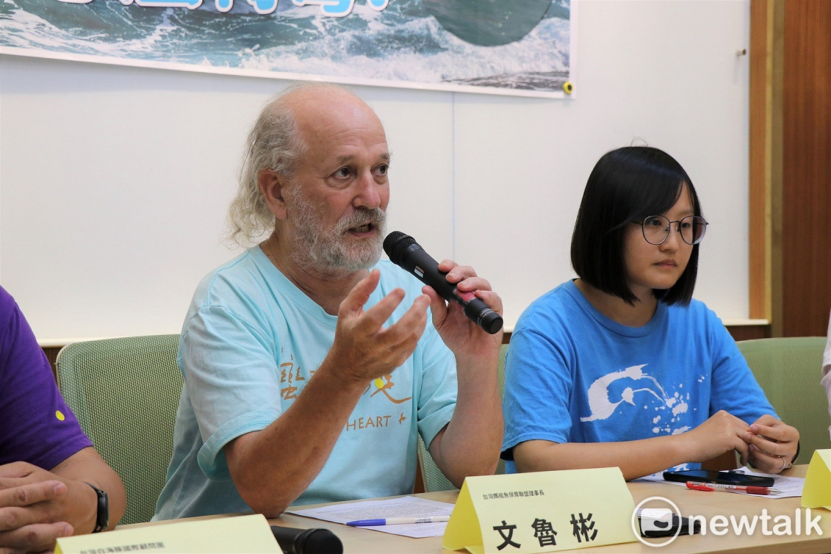 台灣媽祖魚保育聯盟理事長文魯彬指出，就算海洋環境品質維持現狀，台灣白海豚還是會逐漸走向滅亡。 圖：謝孟華/攝