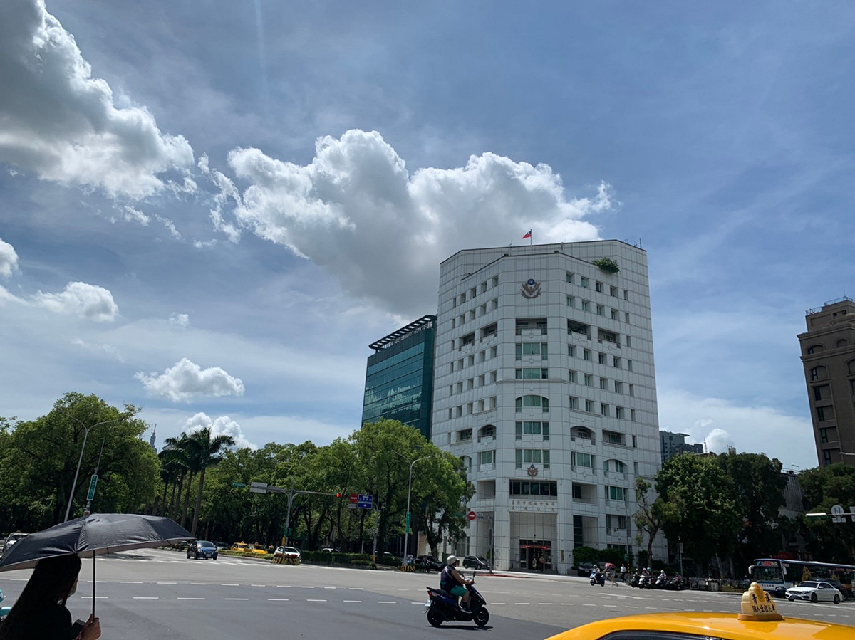 中央氣象局預報指出，明（4）日開始至下周日（12日）各地晴朗炎熱 圖：楊紫希/攝