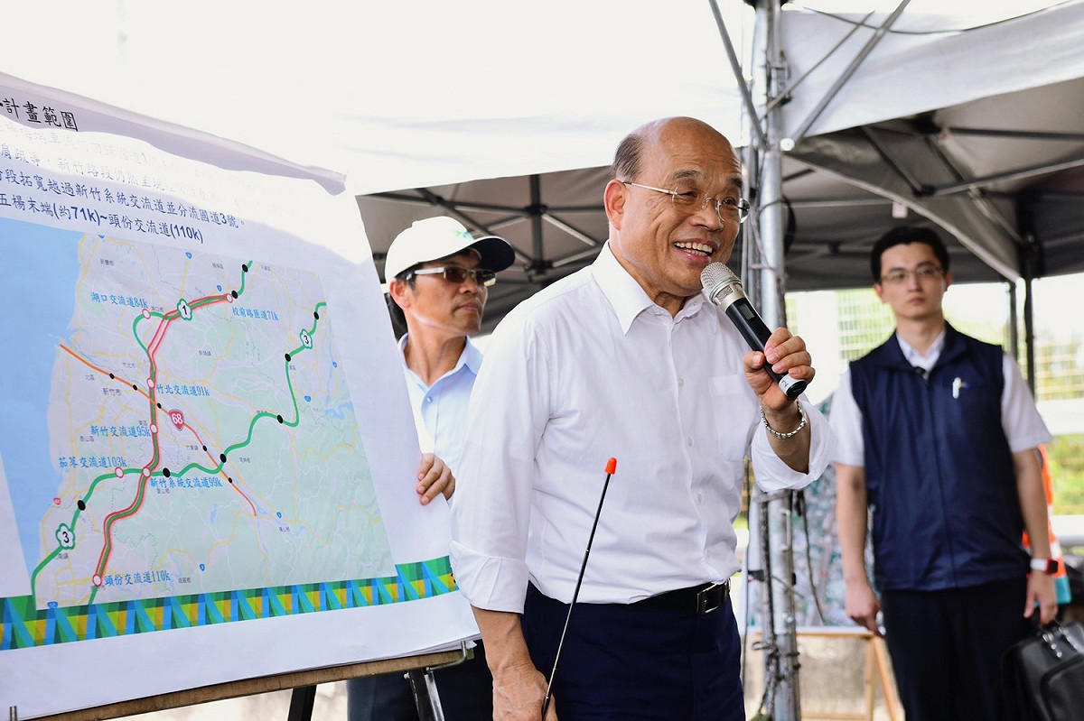 行政院長蘇貞昌今 (4) 日視察五楊高架延伸工程。 圖 : 行政院/提供
