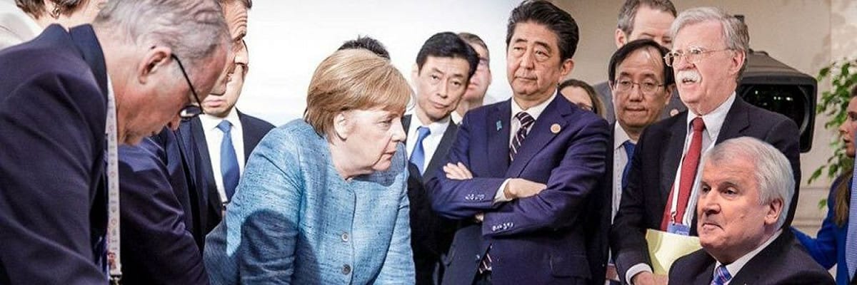 澤霍費爾（圖坐者）警告，德國需面對「來自中國的混合威脅」，其中包括中國針對德國的軍事威脅、經濟施壓以及間諜行動。 圖：翻攝自Horst Seehofe推特