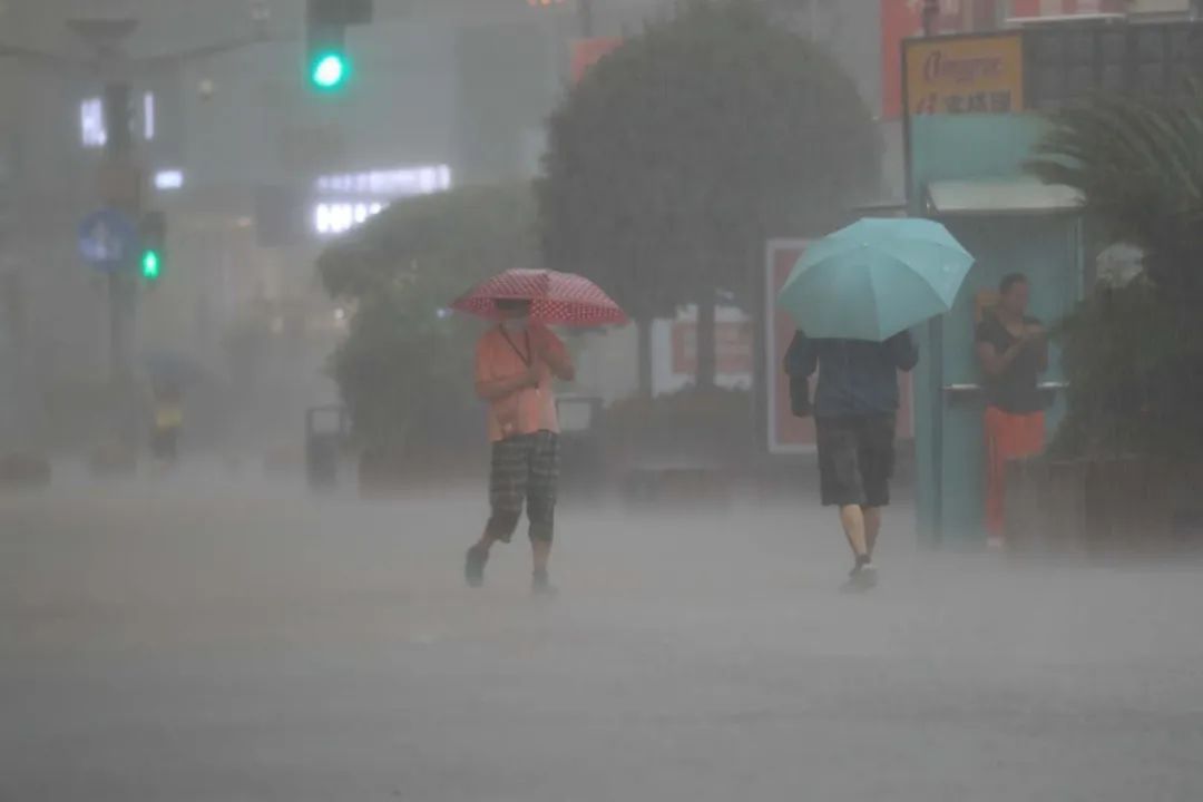 上海暴雨藍色預警信號更新為暴雨黃色預警信號 圖：擷取至上海氣象