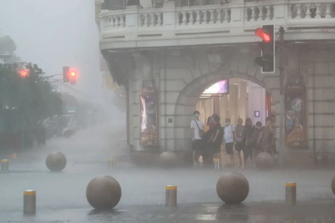 上海暴雨藍色預警信號更新為暴雨黃色預警信號 圖：擷取至上海氣象