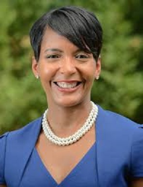 美國喬治亞州首府亞特蘭大市長波托斯（Keisha Lance Bottoms）今天表示，她已檢測出2019冠狀病毒疾病（COVID-19）呈陽性反應，但並未出現相關症狀。 圖 : 翻攝自維基百科