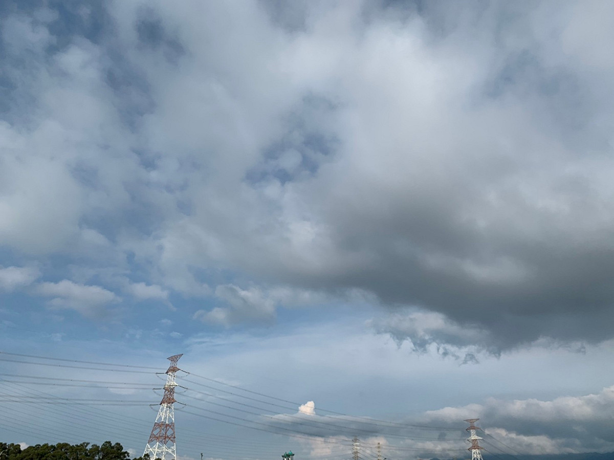 中央氣象局表示，今（７）日受到午後對流發展旺盛，易有短時強降雨。 圖：楊紫希/攝