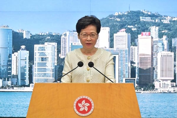 香港特首林鄭月娥等11名官員遭美國列入制裁名單，目前香港政府發言人表示：「訂定港版國安法是為了全面貫徹一國兩制、港人治港及高度自治的方針。 圖：翻攝香港政府網