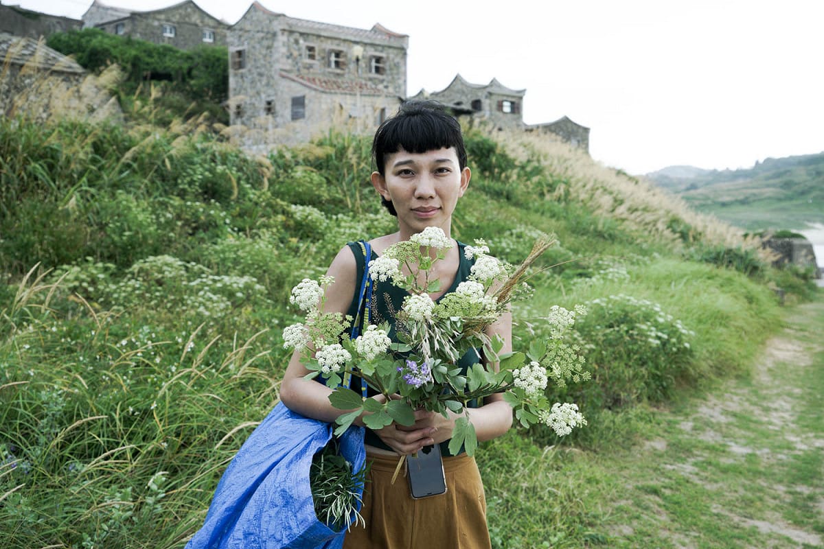 強妮參與東莒食農基地改建、是藥草植物的採集者、廢棄物蒐集者，她覺得這個島的資源非常豐富，並且不斷的激發出新的、有趣的想法。 圖：張良一/攝