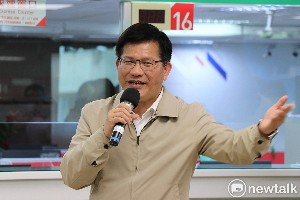 交通部長林佳龍今日出席觀光局記者會時表示，關於國五過路費增10倍解決塞車一事，還未做這樣的打算。 圖：謝孟華/攝