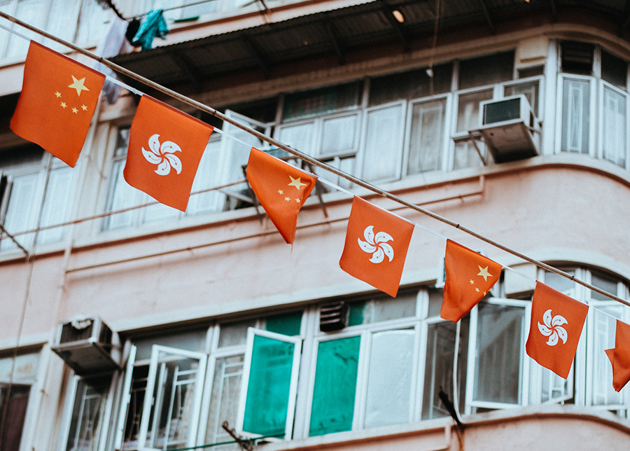 香港警方無需法院手令也可破門搜查，特首批准下無需經過法院同意便可截取通訊及執行祕密監控。 圖：取自Annie Spratt/Unsplash