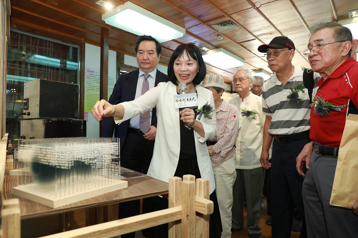 促轉會今（10）日舉行「彼時影．未來光」社會對話展開幕儀式，並由楊翠親自主持。 圖：促轉會／提供