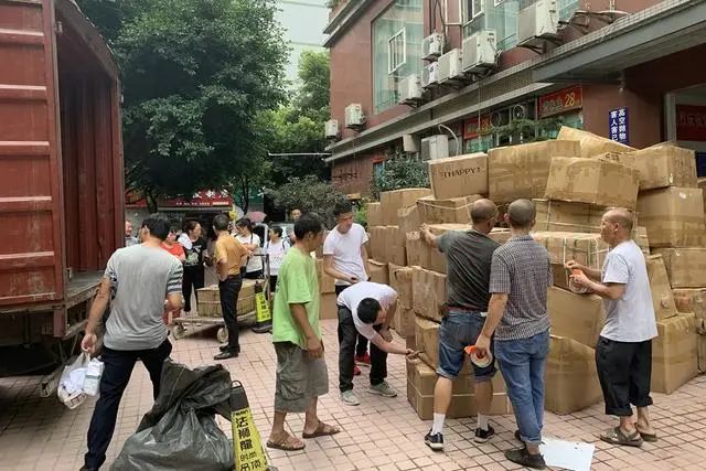 近日，中國寧波市海縣經偵大隊聯合4個派出所20名警力，經過一個多月的艱苦奮戰，成功破獲一起特大銷售假冒註冊商標的商品案，涉案金額高達人民幣7000多萬元。 圖：擷取至中國經濟週刊
