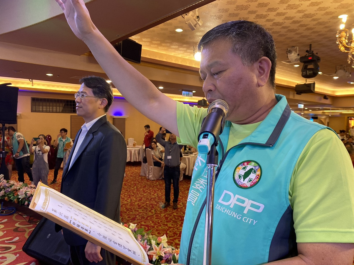 李天生宣誓就職主委。 民進黨台中市黨部/提供