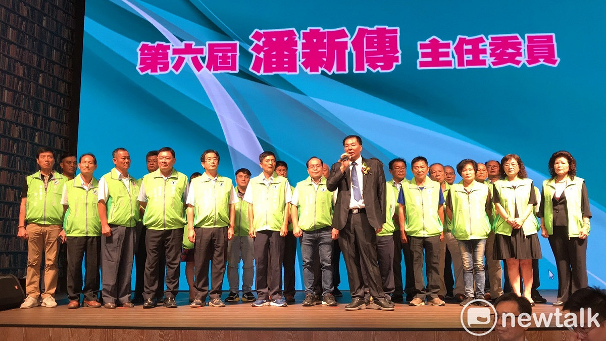 民進黨台南市黨部今日舉行第六屆主任委員潘新傳、評召邱志初及執評委宣誓就職典禮。 圖：黃博郎／攝