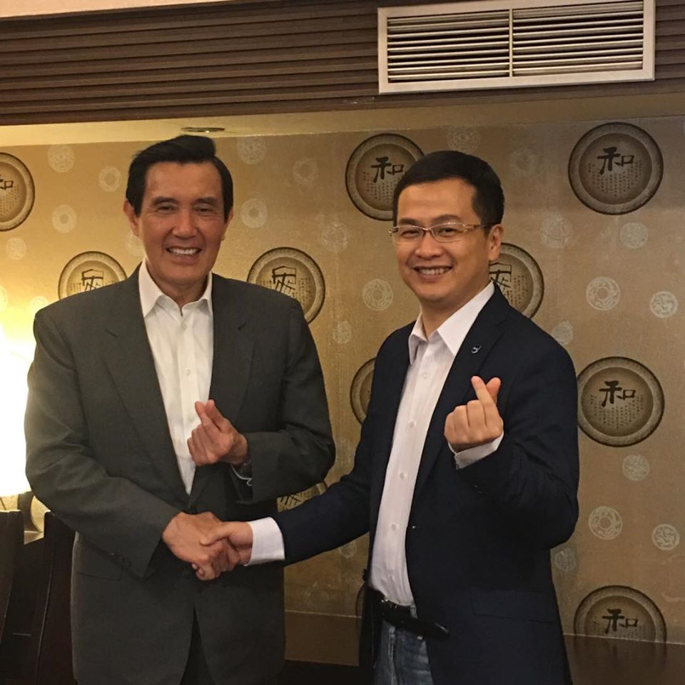 羅智強與馬英九日前合照 圖:擷取自臉書