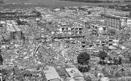 1976年的唐山大地震，造成嚴重死傷。地面建築物幾乎都被夷平。 圖 : 翻攝自網路