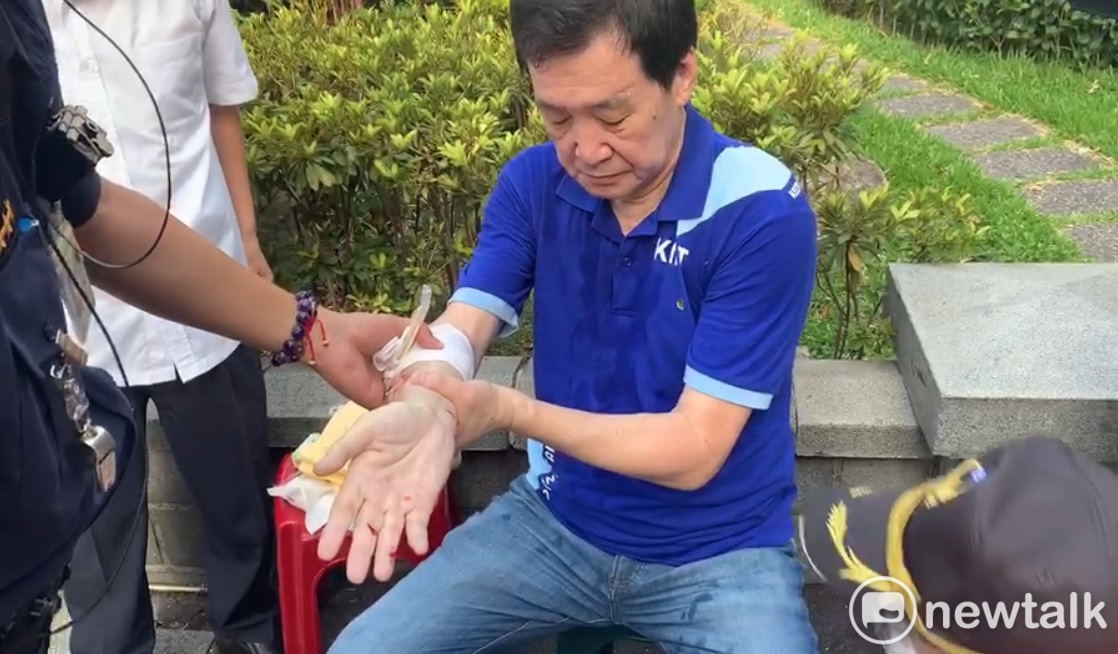 國民黨立委費鴻泰受傷。 圖：國民黨立法院黨團/提供