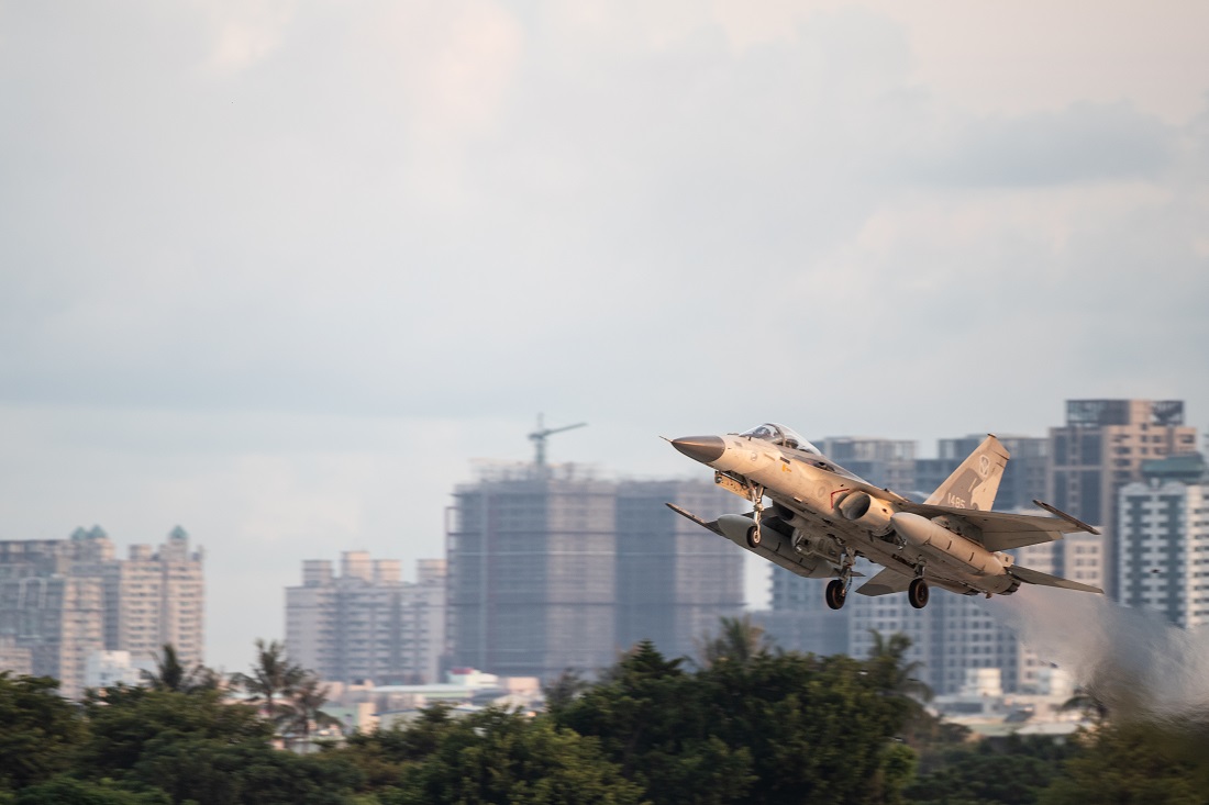 空軍第一聯隊清晨配合漢光36號演習，由經國號戰機執行聯合防空作戰任務。 圖：軍聞社／提供
