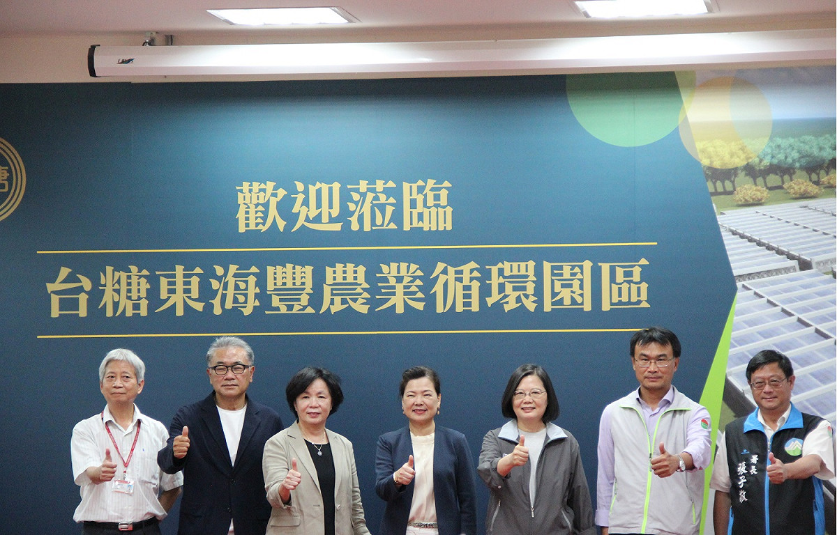 總統蔡英文(右三)東海豐農業循環園區啟用典禮。 圖：屏東縣政府/提供