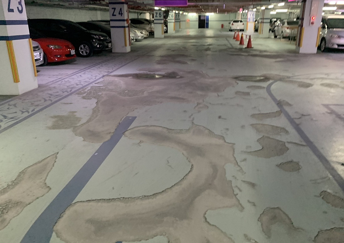 台中市政公園停車場地面積水嚴重。 市議員江肇國/提供