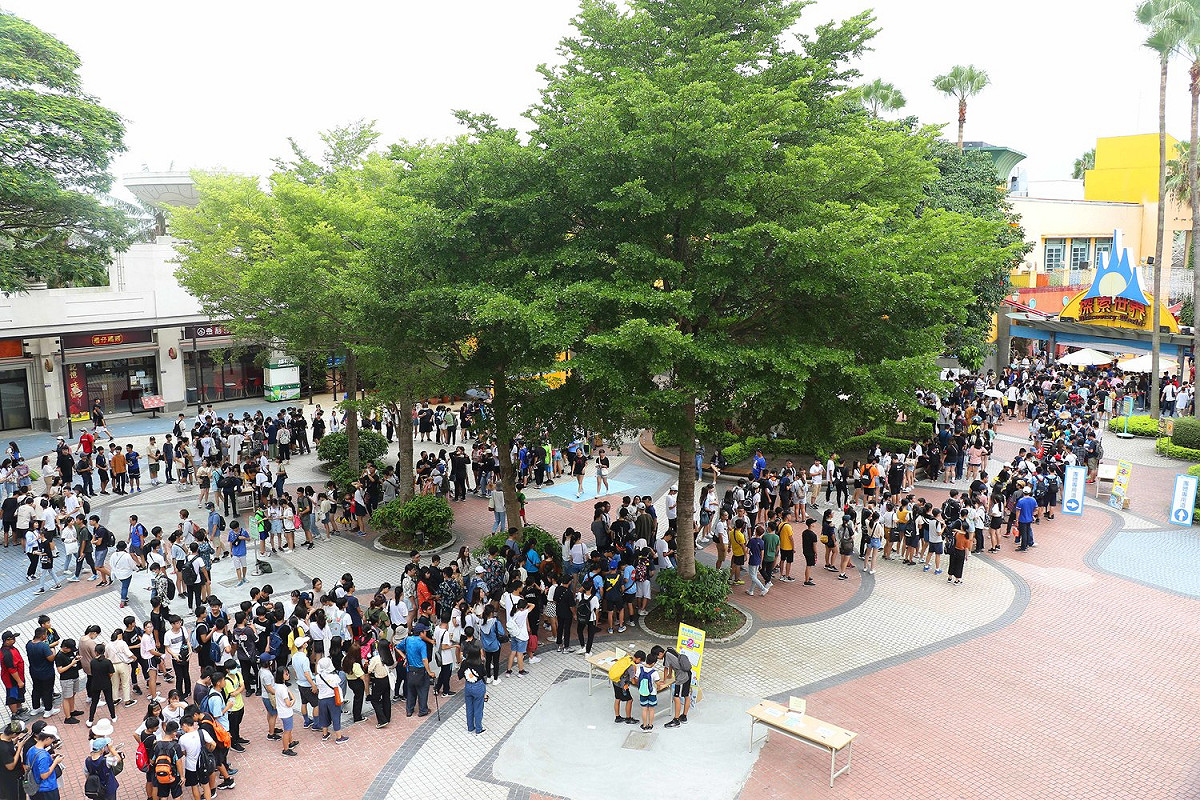 交通部觀光局祭出19歲以下暑假玩樂園免費方案，沒想到才剛放暑假，2億補助就已經幾乎用完。 麗寶樂園提/供
