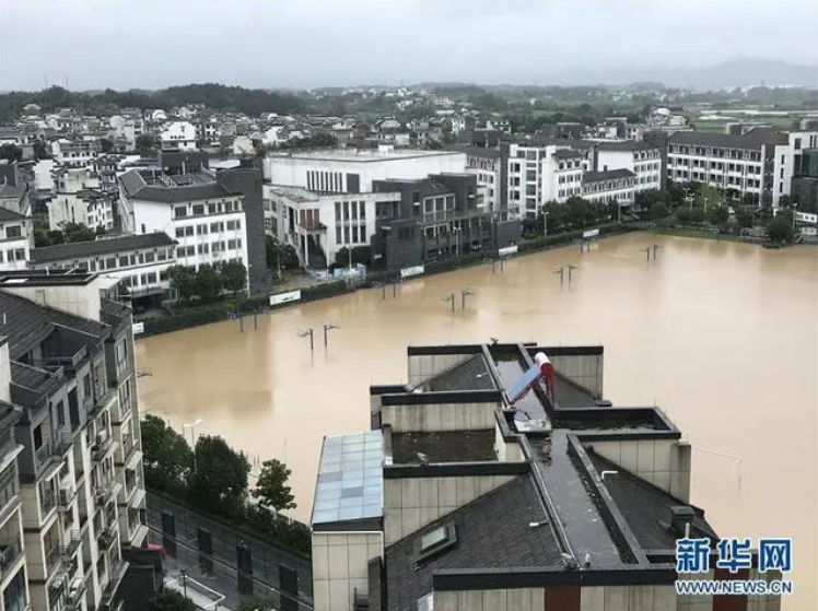 安徽省長江流域遭遇洪災，當局要求5市立即開始撤離工作。 圖：翻攝自澎湃新聞