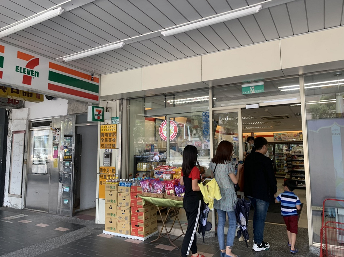 超商領取時間為早上9點到晚上10點，民眾領取三倍券時，記得注意時間，千萬別撲空！ 圖：楊紫希/攝