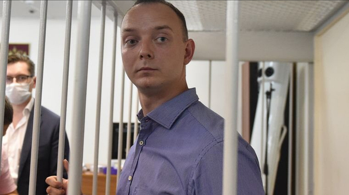 曾擔任軍事記者的伊凡‧薩夫羅諾夫(Ivan Safronov)13日正式被俄國聯邦安全局（FSB）以「叛國罪」控訴。 圖：翻攝自推特