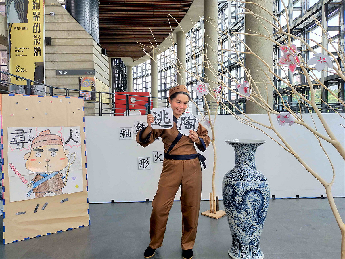 「陶博館夏日故事劇場—天下第一陶」7月15日起至8月29日每週三、四、五下午2時及每週六下午2時、4時於陶博館大廳演出。 圖：鶯歌陶博館提供