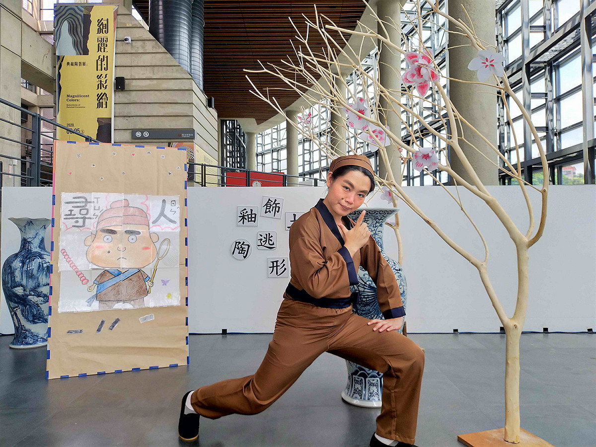 「陶博館夏日故事劇場—天下第一陶」將常設展「製陶技法」作為主軸，故事主角「陶夭夭」邀請小朋友們一起和他學習製陶步驟。 圖：鶯歌陶博館提供